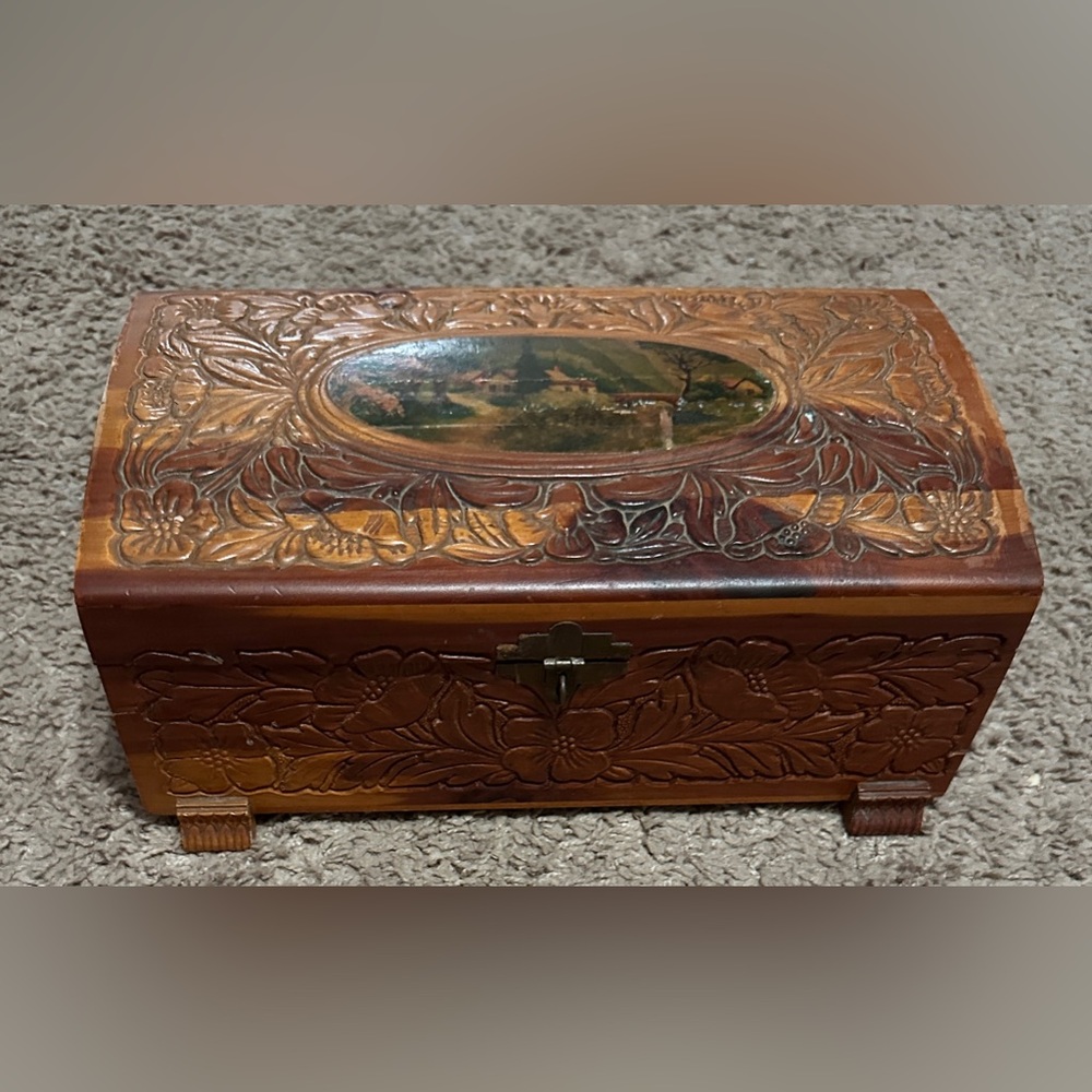 Vintage Wooden Cedar Box w/Mirror